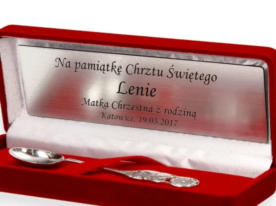 Łyżeczka srebrna w czerwonym pudełku z grawerem