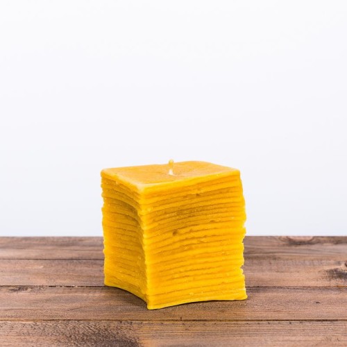 Świeca woskowa kostka rzeźbiona