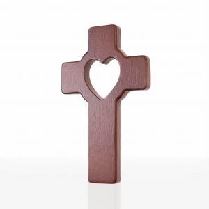 Krzyż drewniany z wyciętym sercem - 18cm