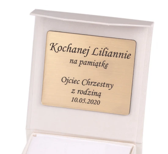 Personalizacją techniką GRAWERU wewnątrz pudełeczka