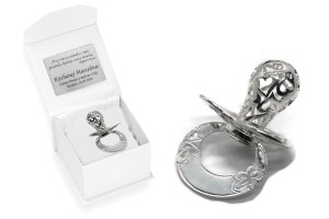 Srebrny smoczek AG925 w pudełku z grawerem - Pamiątka Chrztu Roczku Narodzin