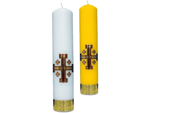Świeca ołtarzowa z motywem Krzyża Jerozolimskiego Ø6×30 cm – symbol światła i wiary