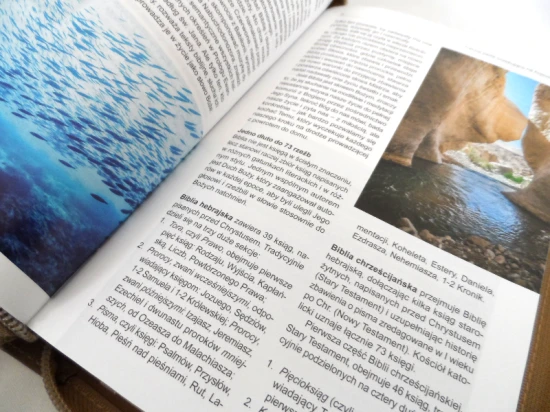 Biblia z kolorową wkładką - oprawa flexy z suwakiem, złocone brzegi kartek