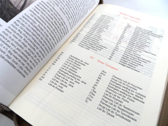 Biblia z kolorową wkładką - oprawa flexy z suwakiem, złocone brzegi kartek