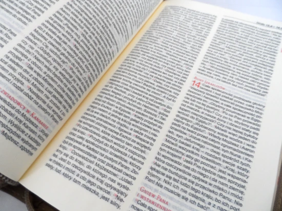 Biblia z kolorową wkładką - oprawa flexy z suwakiem, złocone brzegi kartek