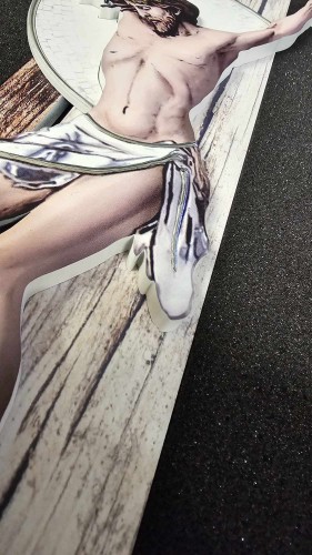 Krzyż drewnianym, malowany