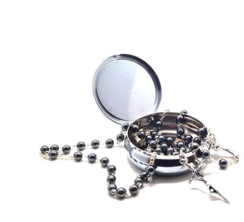 Różaniec w pudełku z imieniem IHS Komunia GRAWER