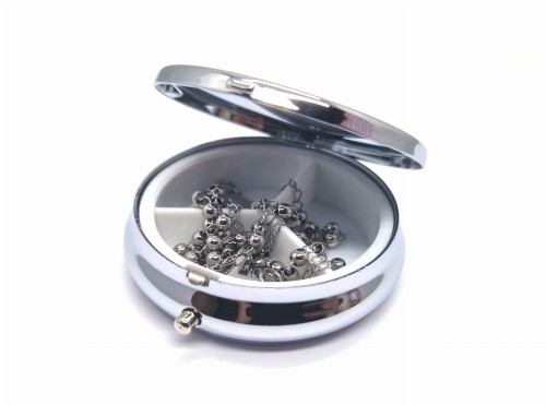 Różaniec w pudełku z imieniem IHS Komunia