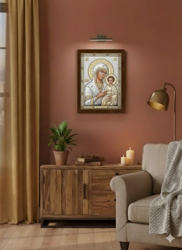 Obrazek srebrny IKONA Matka Boża Kazańska w aranżacji domowej