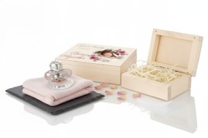 Srebrny smoczek w drewnianym pudełeczku – pamiątka Chrztu Świętego