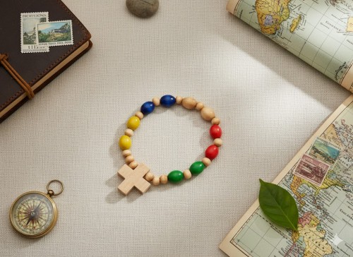 Różaniec drewniany na rękę – bransoletka misyjna