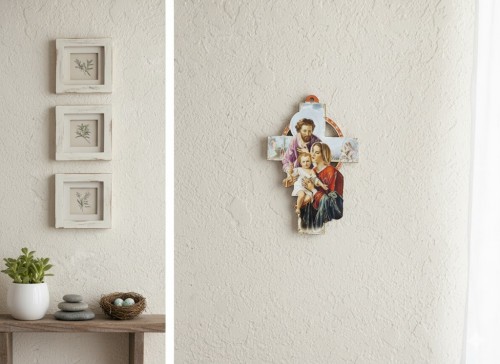 Krzyż drewniany Święta Rodzina – 15 cm, pastelowy