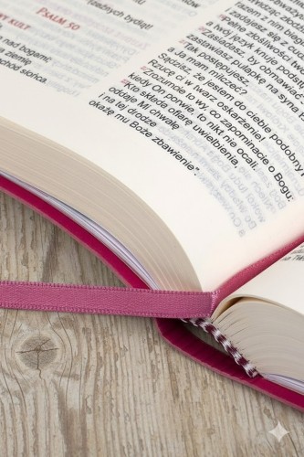 Biblia dla kobiet malinowa z paginatorami – Pismo Święte