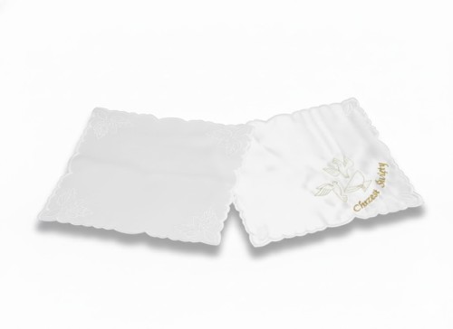 Szatka do Chrztu – chusteczka z haftem Richelieu i motywem Ducha Świętego