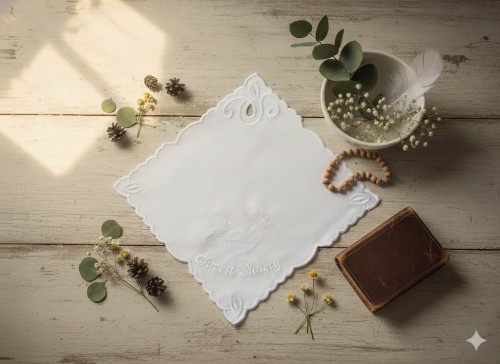 Szatka do Chrztu – chusteczka z haftem Richelieu  - biały haft