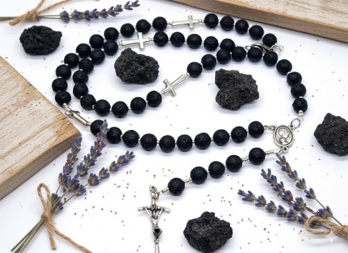 Łączniki w formie krzyżyków – unikalne, eleganckie wykończenie.