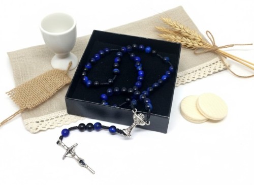 Makrama na czarnym sznurku – trwałe i staranne ręczne wykonanie.