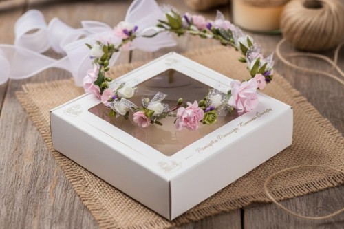 Realistyczne kwiaty premium zapewniają naturalny wygląd i trwałość przez cały dzień Komunii.