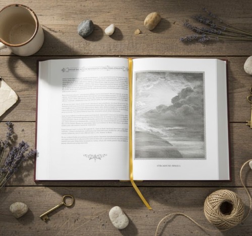 Wnętrze Biblii z ilustracjami i stronami pamiątkowymi