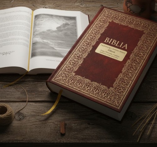 Biblia Domowa jako pamiątka I Komunii Świętej z grawerem