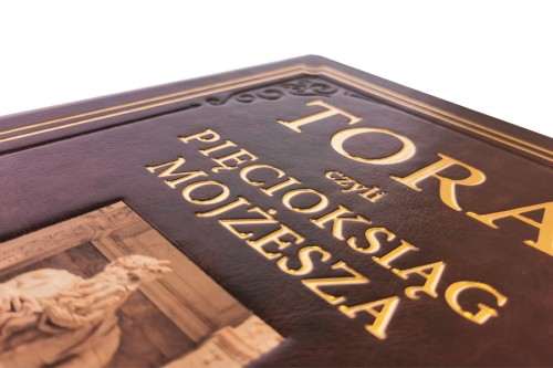 Twarda oprawa i obszerne wydanie studyjne