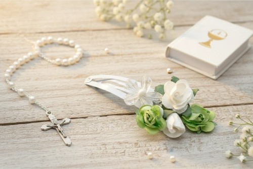 Zielone listki wprowadzają świeżość i florystyczny charakter.