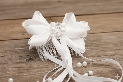 Elegancka, biżuteryjna forma idealna na Komunię.