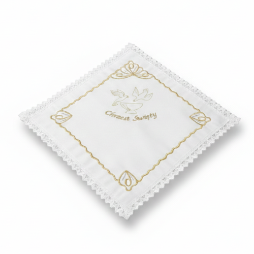 Szatka Chrzcielna Złota Aura – satyna 24 × 24 cm z klasycznym haftem