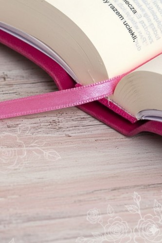 Poręczny format idealny do codziennej lektury i podróży.