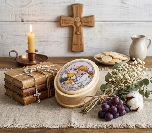 Kompaktowe wymiary 8 × 5 × 2,3 cm odpowiednie na różaniec.