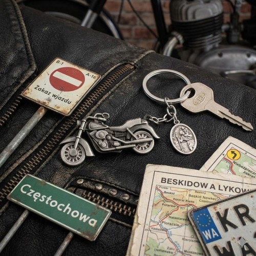 Ozdobny model motocykla z wyraźnymi detalami konstrukcji.
