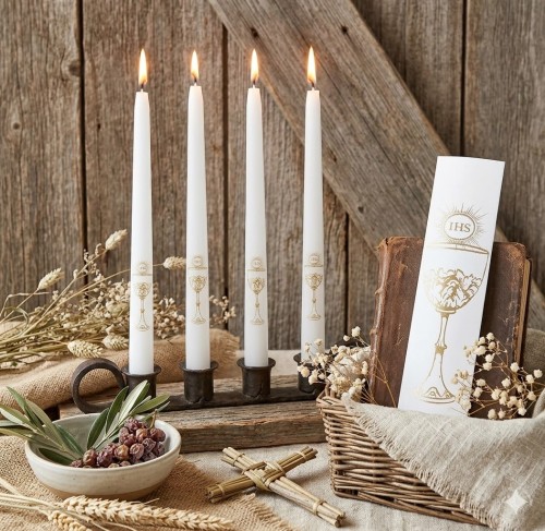 Bezzapachowe świece komunijne spalające się równomiernie bez kapania.