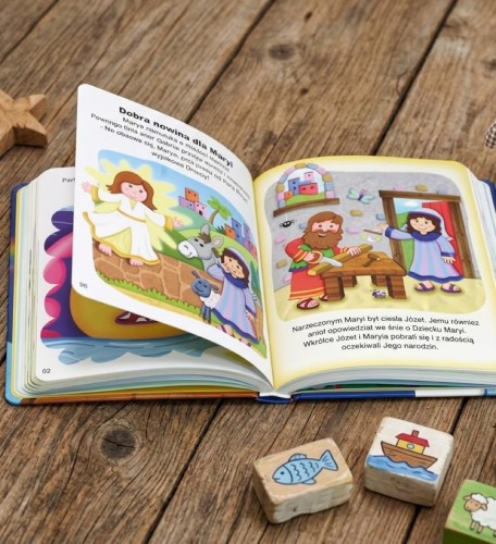 Twarda oprawa zwiększająca trwałość książki.