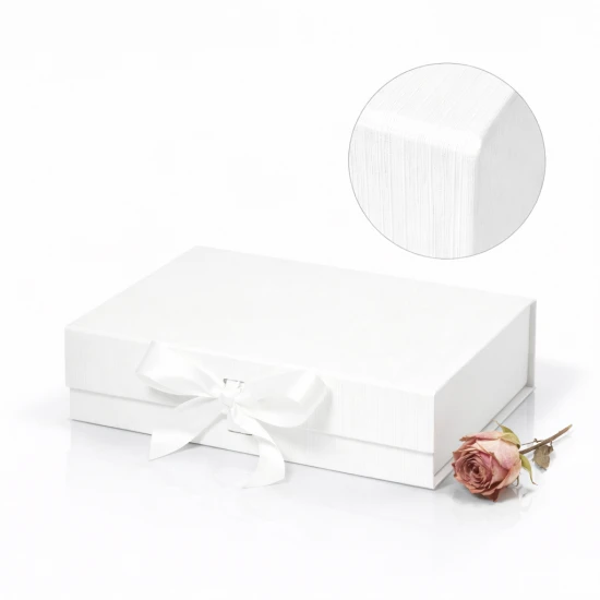 Pudełko magnetyczne A5 białe z wstążką 23,5×17×6 cm – elegancka kasetka prezentowa