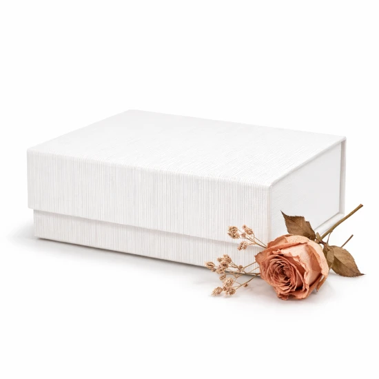 Pudełko magnetyczne A5 białe – struktura len 23,5×17×6 cm – kasetka prezentowa