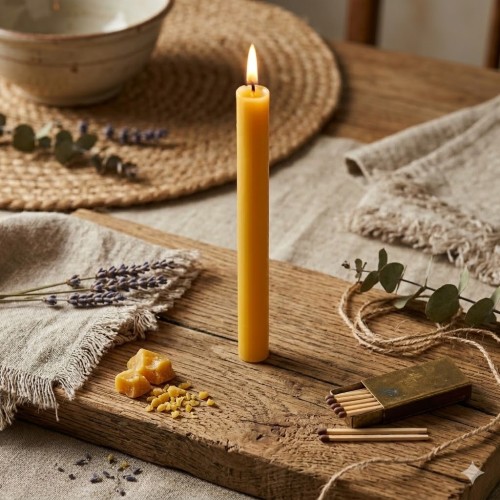Świeca o delikatnym zapachu miodu.