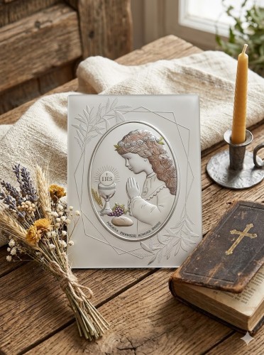 ynką i symbolem Eucharystii jako pamiątka Pierwszej Komunii Świętej. Elegancka pamiątka komunijna z motywem kielicha, hostii IHS oraz symboli chleba i wina.