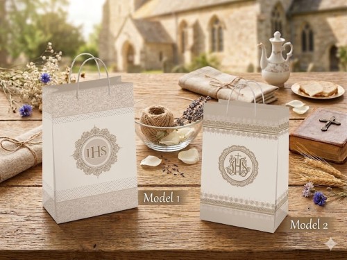 Ozdobne opakowanie prezentu komunijnego.