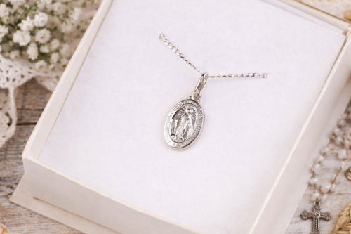Cudowny Medalik z łańcuszkiem – prezent religijny.
