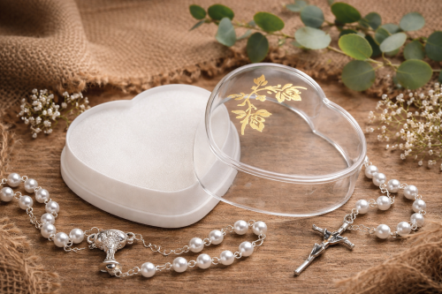 Małe pudełko na dewocjonalia.