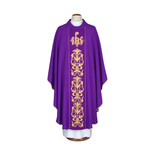 Ornat zdobiony bogatym haftem