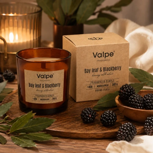 Świeca zapachowa BAY LEAF & BLACKBERRY z drewnianym knotem – naturalna równowaga