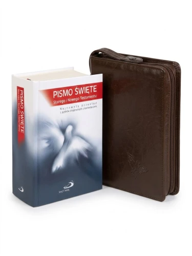 Zestaw zawiera Pismo Święte Starego i Nowego Testamentu oraz dopasowane brązowe etui ochronne.