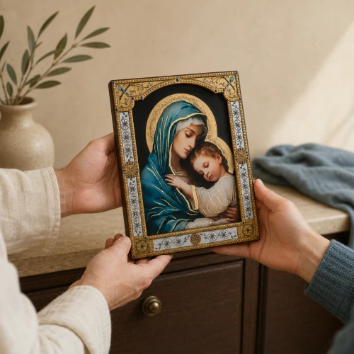 Ikona Matki Bożej Czułości z Dzieciątkiem za szkłem – złocona rama 17 × 20 cm