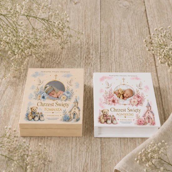 Personalizowana szatka chrzcielna Dziecko Boże ze zdjęciem dziecka, pastelowym nadrukiem i koronką