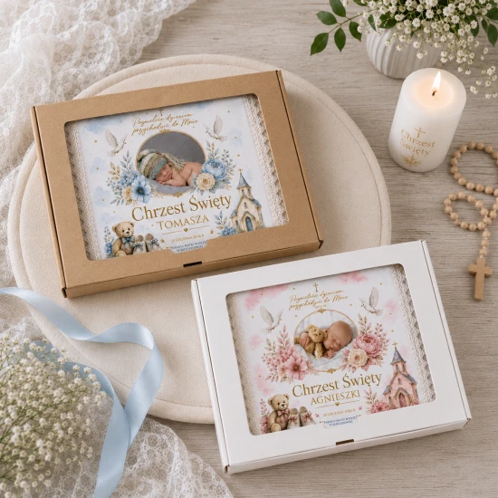 Personalizowana szatka chrzcielna Dziecko Boże ze zdjęciem dziecka, pastelowym nadrukiem i koronką