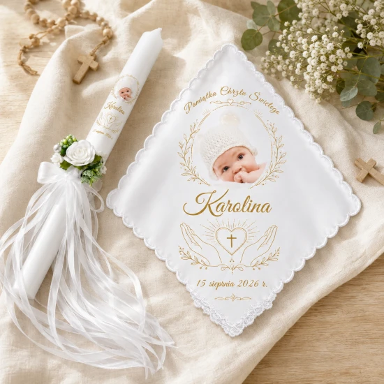 Personalizowany zestaw chrzcielny ze zdjęciem Serce na dłoni™ – świeca i szatka