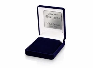 Eleganckie pudełko prezentowe z weluru z grawerem – granatowe