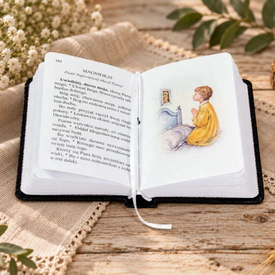 Wnętrze zawiera modlitwy, katechizm, nabożeństwa i pieśni religijne.