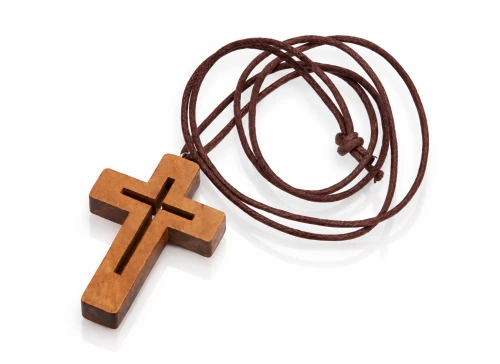 Krzyżyk drewniany z rzemykiem – symbol wiary i prostoty